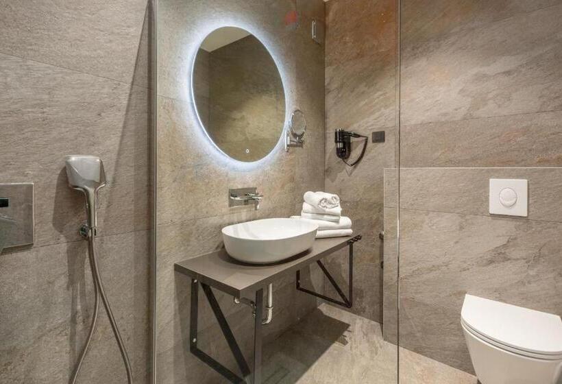 片側に海が見えるデラックスルーム, Squero