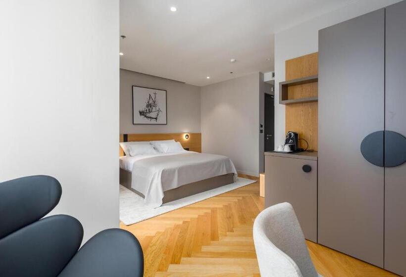 デラックスルーム, Squero