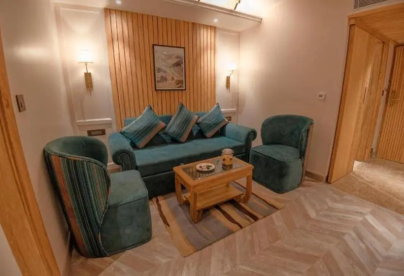 デラックススイート, Presidium Sarovar Premiere Dalhousie