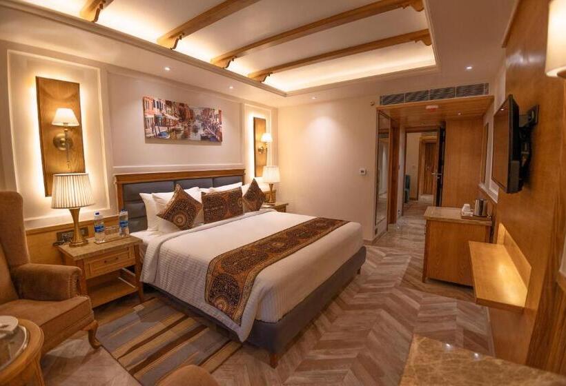 سوییت لوکس, Presidium Sarovar Premiere Dalhousie