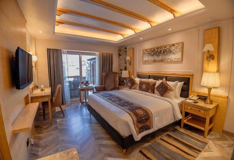 سوییت لوکس, Presidium Sarovar Premiere Dalhousie