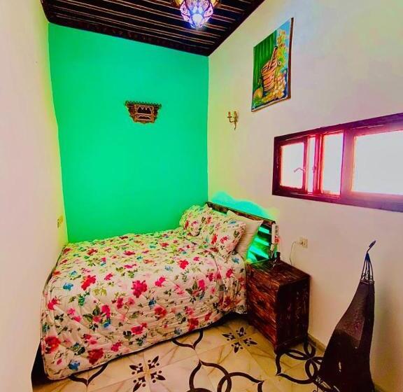 标准间, Riad Abqari Youssefi