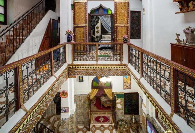 标准间, Riad Abqari Youssefi