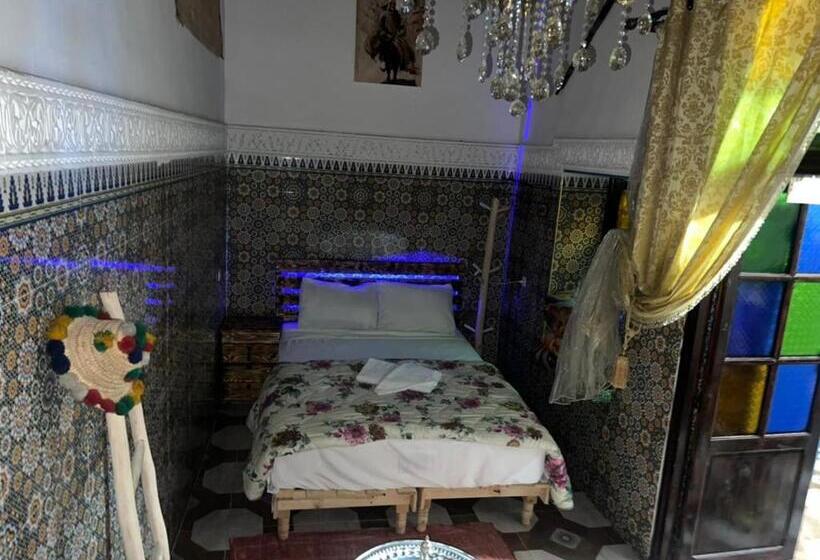 高级三人间, Riad Abqari Youssefi