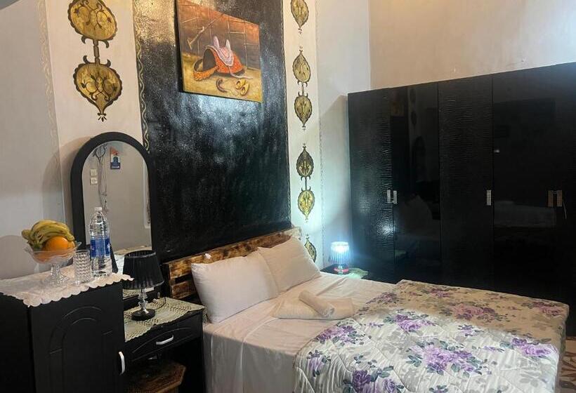 高级三人间, Riad Abqari Youssefi