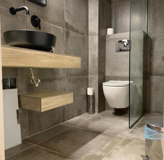 סטודיו דלוקס, Alkistis