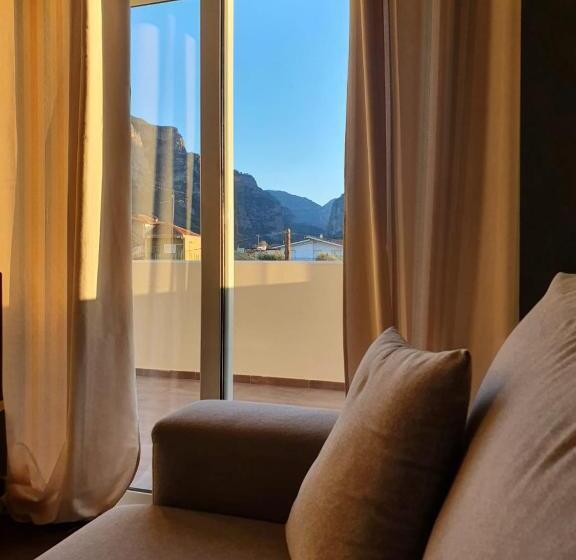 דירת חדר, Alkistis