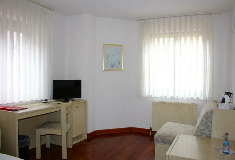 Standard Enkelrum, Blume Post