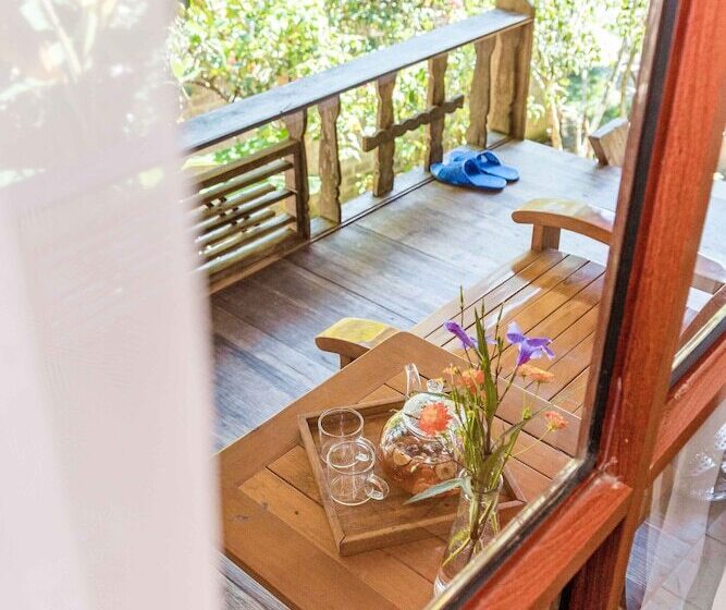 اتاق خانوادگی, La Maison De Buoc