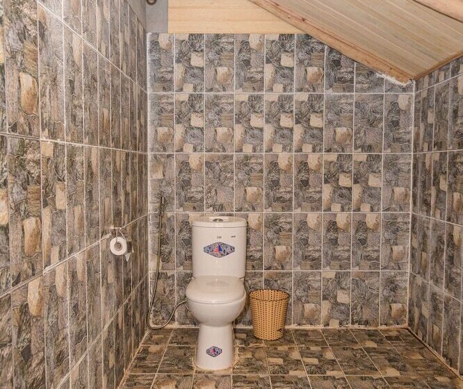 اتاق خانوادگی, La Maison De Buoc