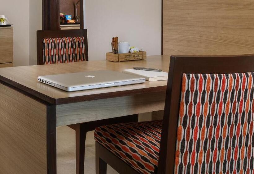 豪华套房, Sandal Suites By Lemon Tree Hotels