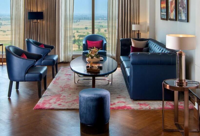 Президентский Люкс, Sandal Suites By Lemon Tree Hotels