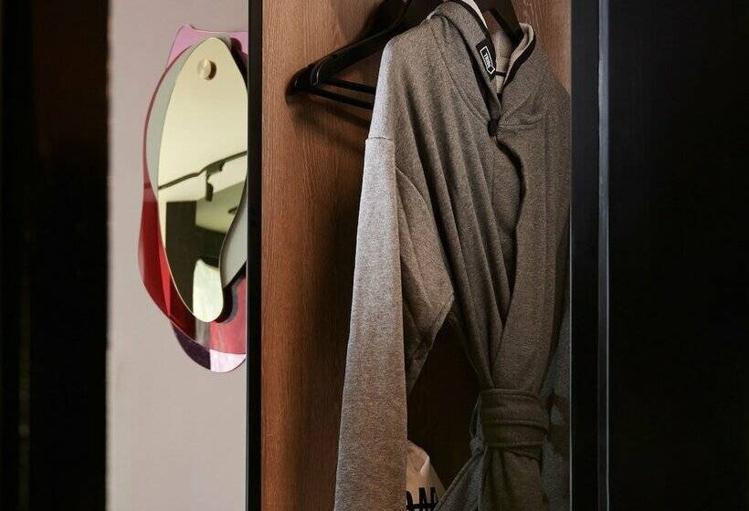 スタンダードルーム, Tribe Perth