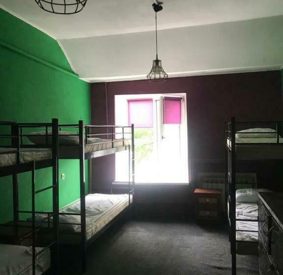 تختخواب در اتاق مشترک, Kosher Hostel