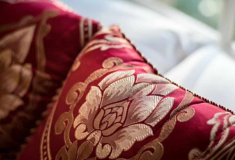 سوییت لوکس, Loloma Bed And Breakfast