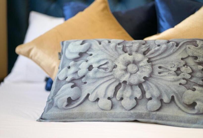 سوییت لوکس, Loloma Bed And Breakfast