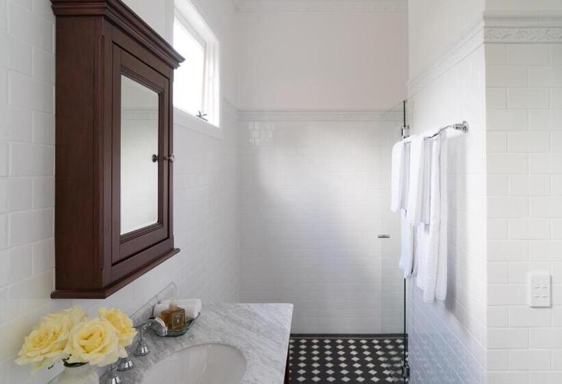 سوییت لوکس, Loloma Bed And Breakfast