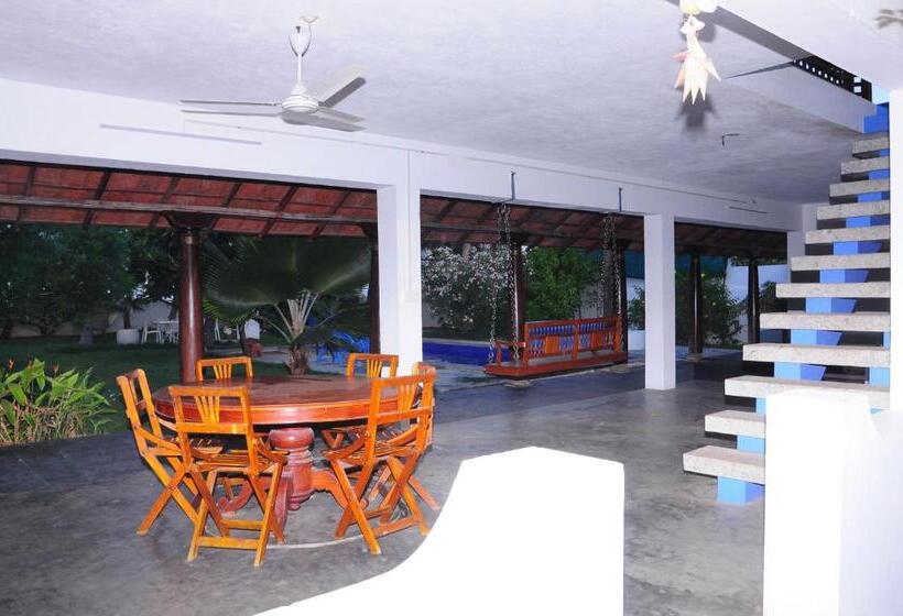 스탠다드 룸 킹사이즈 침대, Villa Anna Pondy