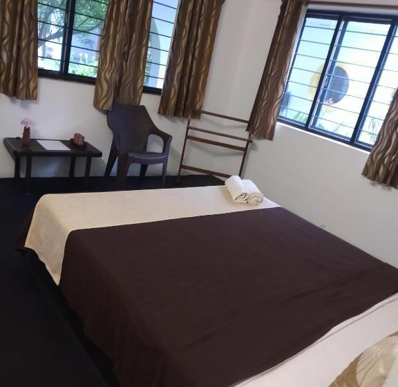 스탠다드 룸 킹사이즈 침대, Villa Anna Pondy