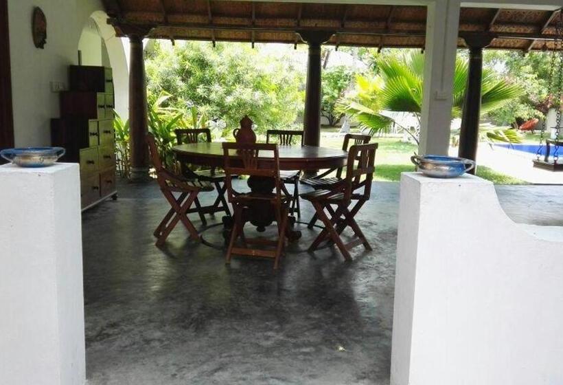 스탠다드 룸 킹사이즈 침대, Villa Anna Pondy