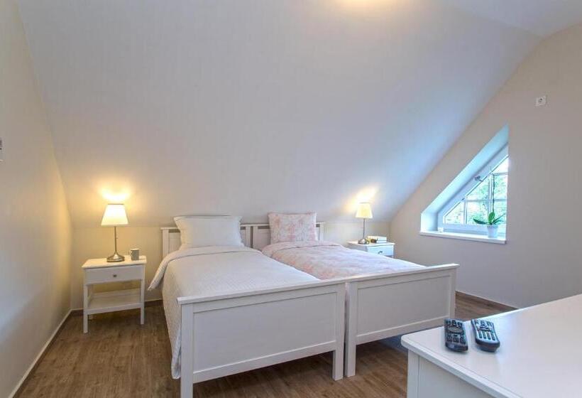 Дом 4 Спальни, Green Hill Guest House
