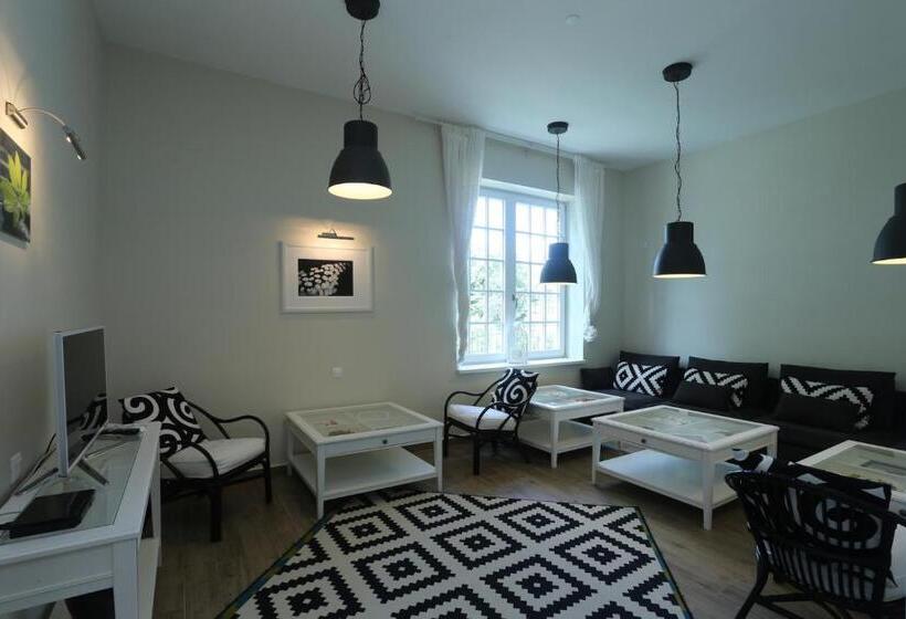 בית, 4 חדרי שינה, Green Hill Guest House