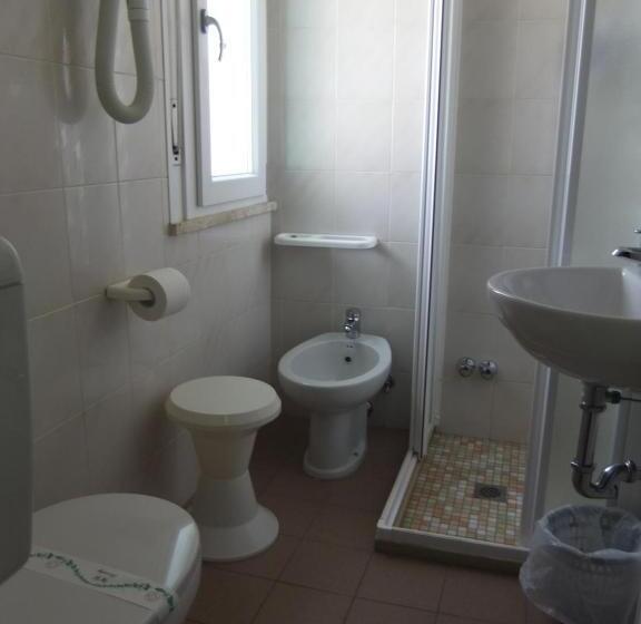 اتاق استاندارد سه تخته با بالکن, La Falena