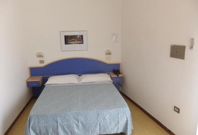 اتاق استاندارد سه تخته با بالکن, La Falena