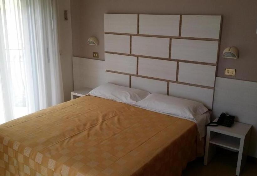 اتاق استاندارد سه تخته با بالکن, La Falena