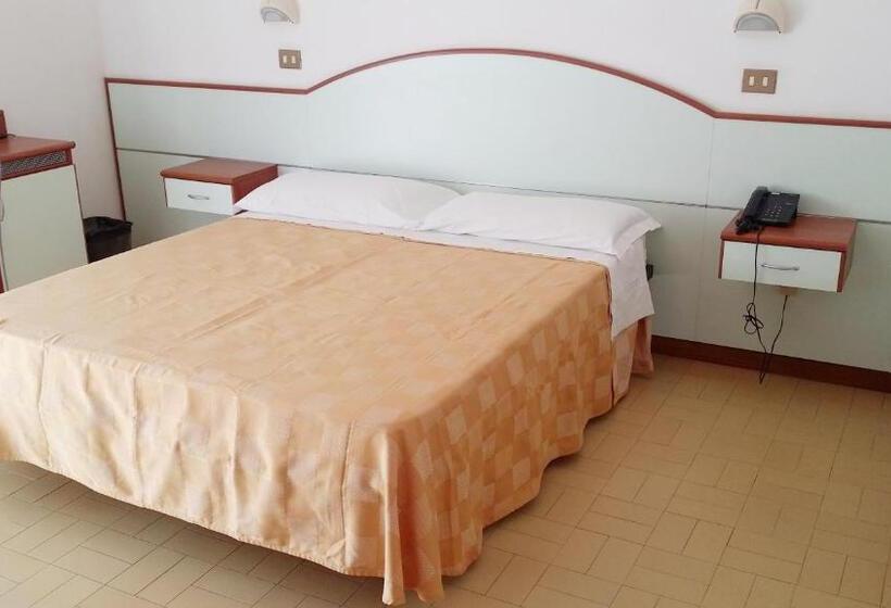 اتاق استاندارد سه تخته با بالکن, La Falena