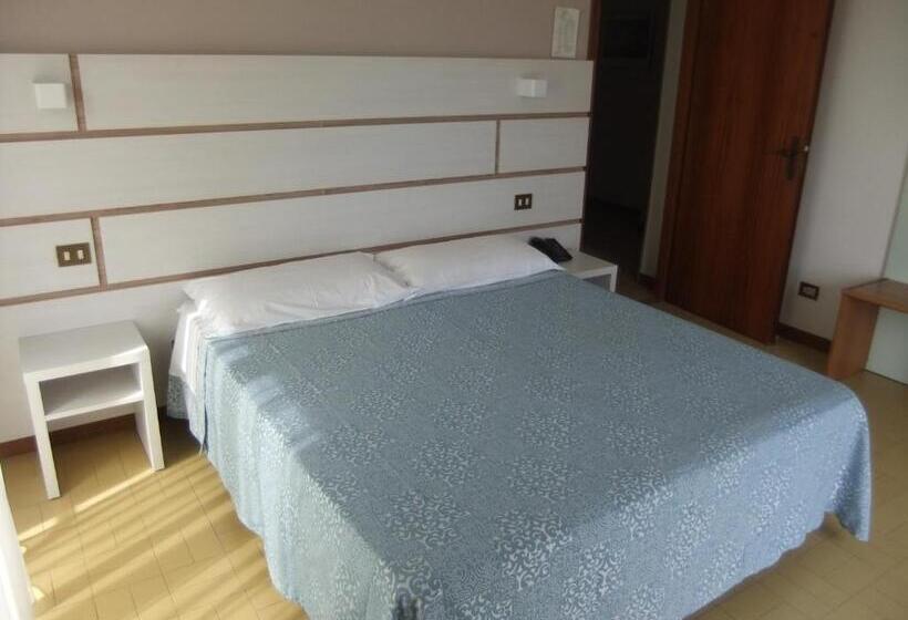 اتاق استاندارد سه تخته با بالکن, La Falena