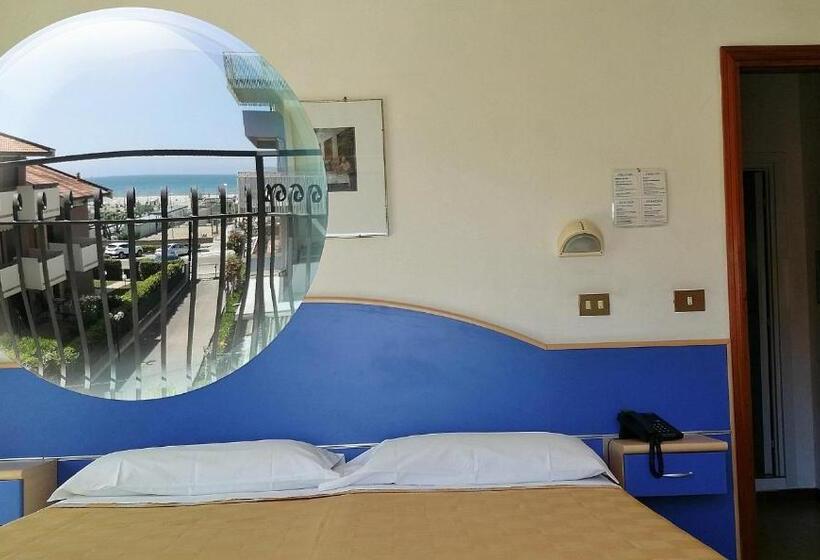 اتاق استاندارد سه تخته با بالکن, La Falena