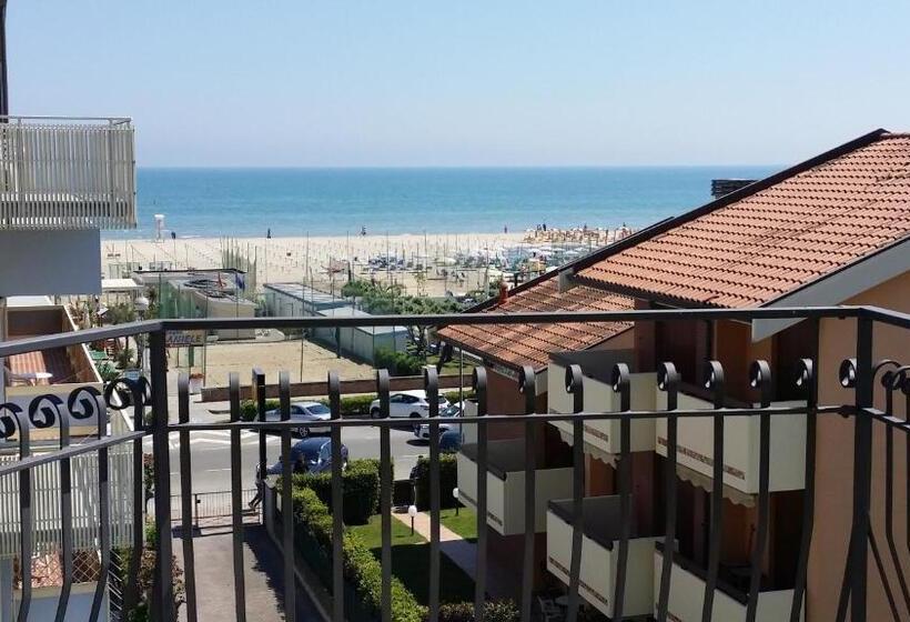 اتاق کلاسیک چهارنفره, La Falena