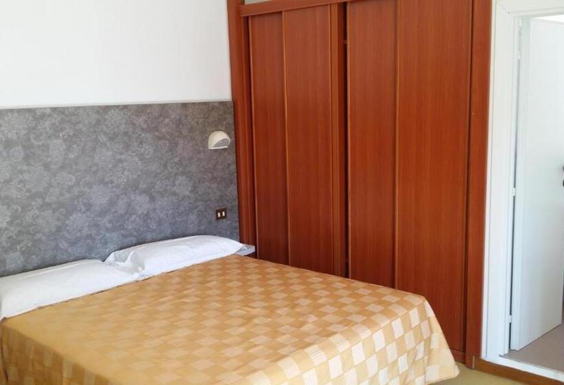 اتاق کلاسیک چهارنفره, La Falena