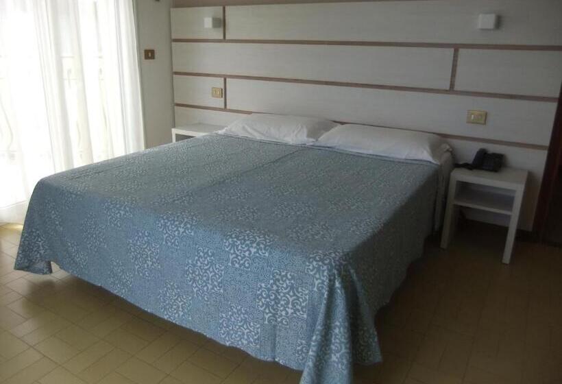 اتاق کلاسیک چهارنفره, La Falena