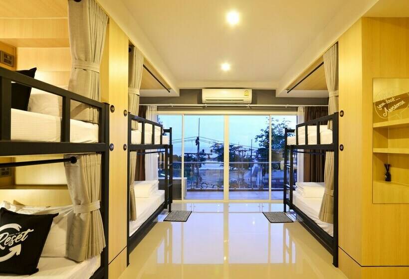 Кровать в Общей Комнате, Reset Hostel