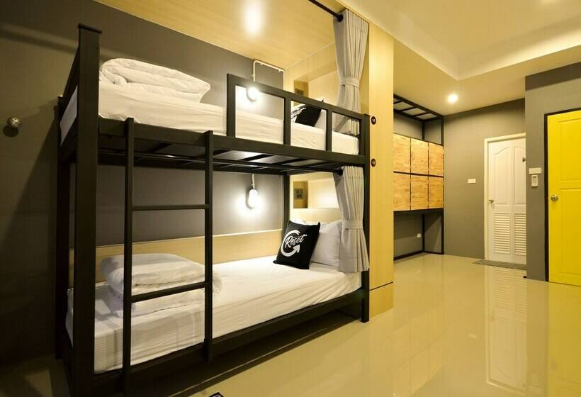 Кровать в Общей Комнате, Reset Hostel