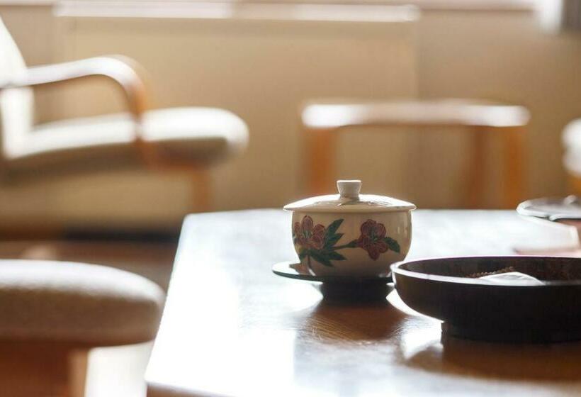 חדר סטנדרט לארבעה, Oehonke