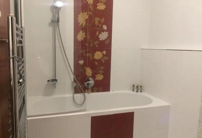 Huoneisto 1 Makuuhuone, Wellness Hotel Löwe