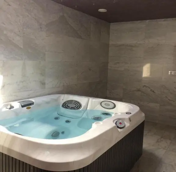 Deluxe-huoneisto 1 Makuuhuone, Wellness Hotel Löwe