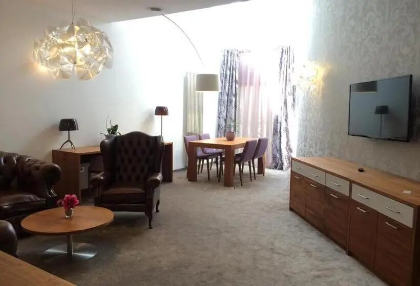 Deluxe-huoneisto 1 Makuuhuone, Wellness Hotel Löwe