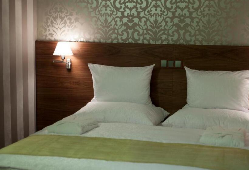 اتاق استاندارد با وان آب گرم, Wellness Hotel Löwe