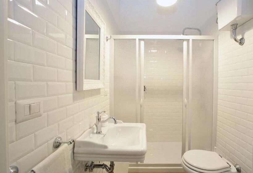 Номер Стандарт, A Due Passi B&b
