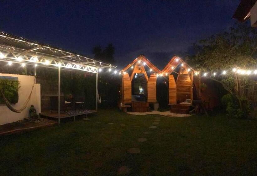 اتاق خانوادگی, Airport Traveler S Home