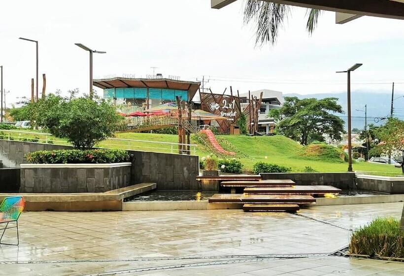 اتاق استاندارد با سرویس بهداشتی مشترک, Airport Traveler S Home