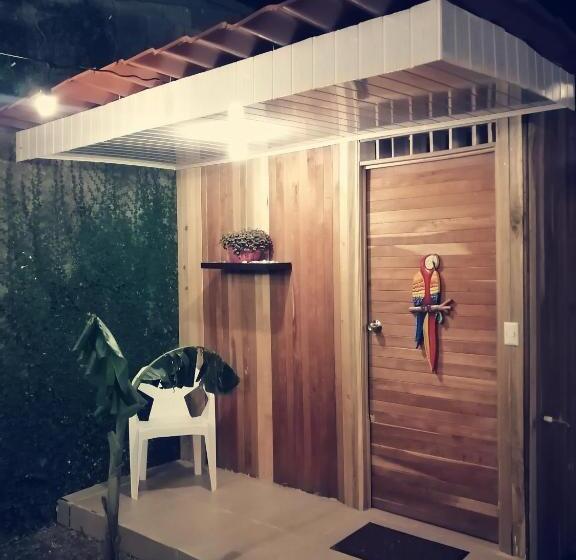 اتاق استاندارد, Airport Traveler S Home