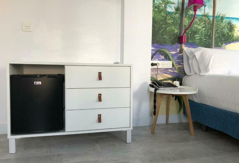 اتاق لوکس, Casual Del Mar Malaga