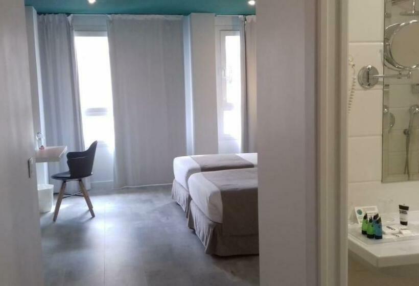 اتاق لوکس, Casual Del Mar Malaga