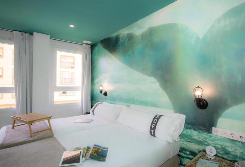 اتاق لوکس, Casual Del Mar Malaga