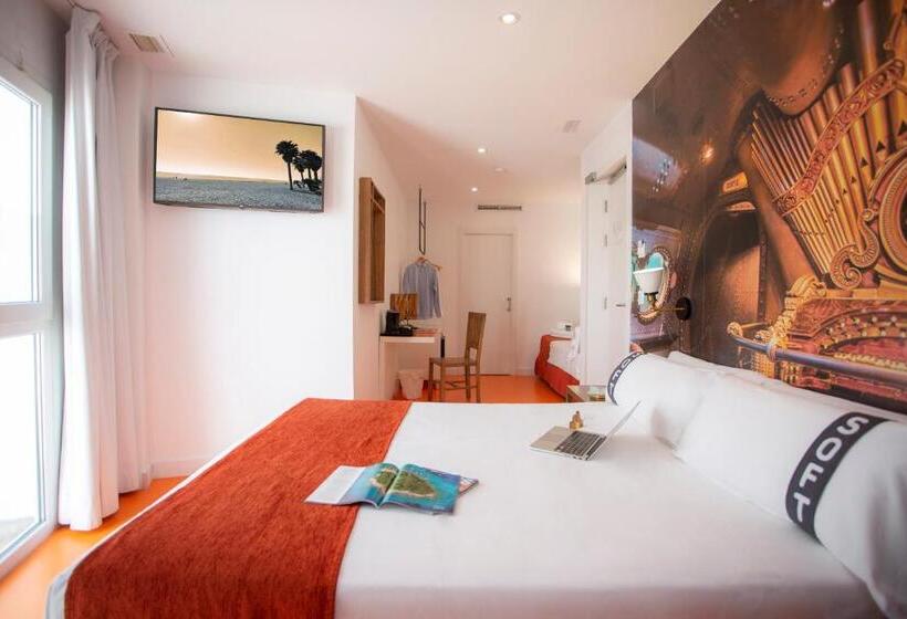 Economy Triple Room, Casual Del Mar Malaga